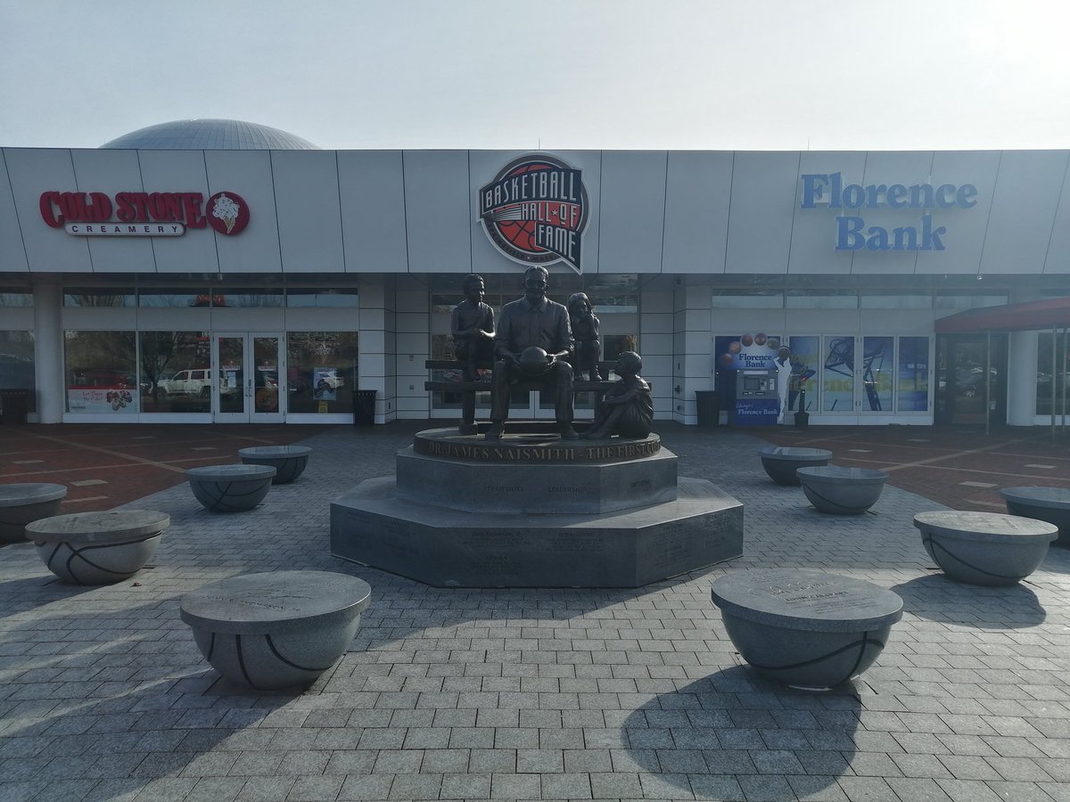 leomargo's tweet image. Estuvimos en el Naismith Memorial Basketball Hall of Fame de Springfield, Massachusetts y no hay forma de poner en palabras todo lo que se ve y se disfruta.
Se viene un hilo larguísimo con todo lo que pudimos capturar con @isonpatoco.
💚