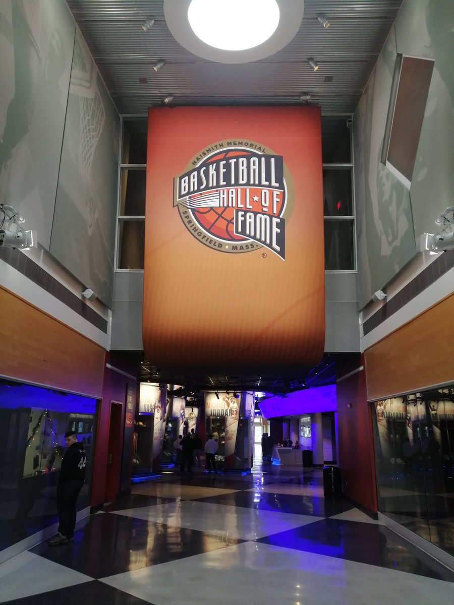 leomargo's tweet image. Estuvimos en el Naismith Memorial Basketball Hall of Fame de Springfield, Massachusetts y no hay forma de poner en palabras todo lo que se ve y se disfruta.
Se viene un hilo larguísimo con todo lo que pudimos capturar con @isonpatoco.
💚