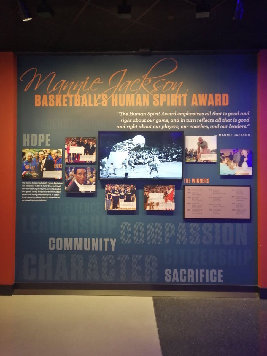 leomargo's tweet image. Estuvimos en el Naismith Memorial Basketball Hall of Fame de Springfield, Massachusetts y no hay forma de poner en palabras todo lo que se ve y se disfruta.
Se viene un hilo larguísimo con todo lo que pudimos capturar con @isonpatoco.
💚