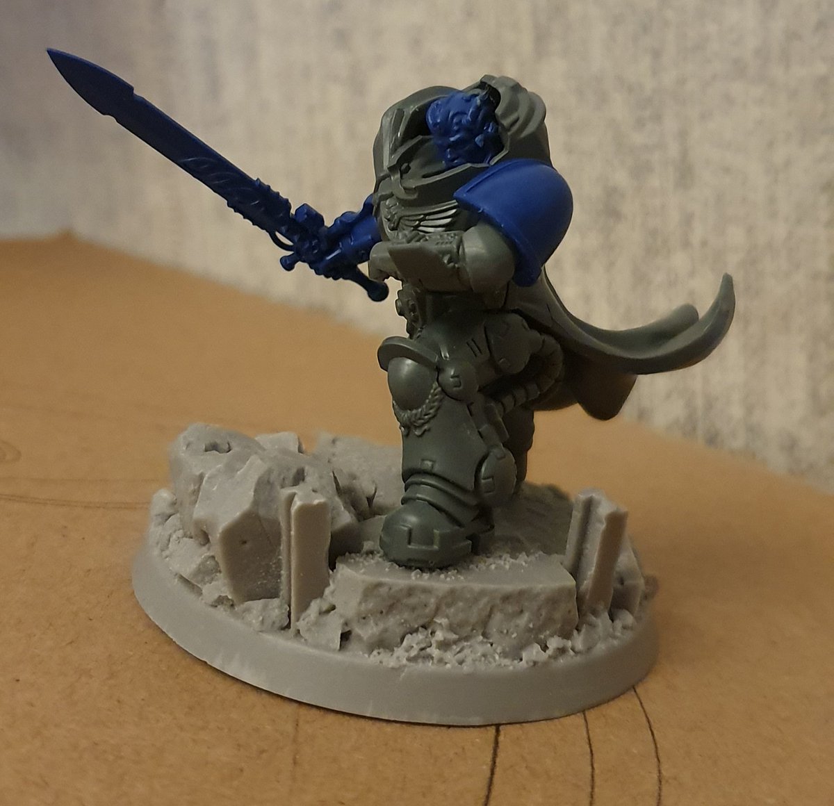 Tatters1717's tweet photo. Converted up a Primaris Librarian from my #GTFinal #SonsOfThePhoenix #SpaceMarines.
Ok they don't have Gravis armour yet, but we'll just move on from that. 50mm base temporary until I find some 40mm versions.
#40k #warmongers #Astartes #warhammer40k https://t.co/JgWWXoup1t