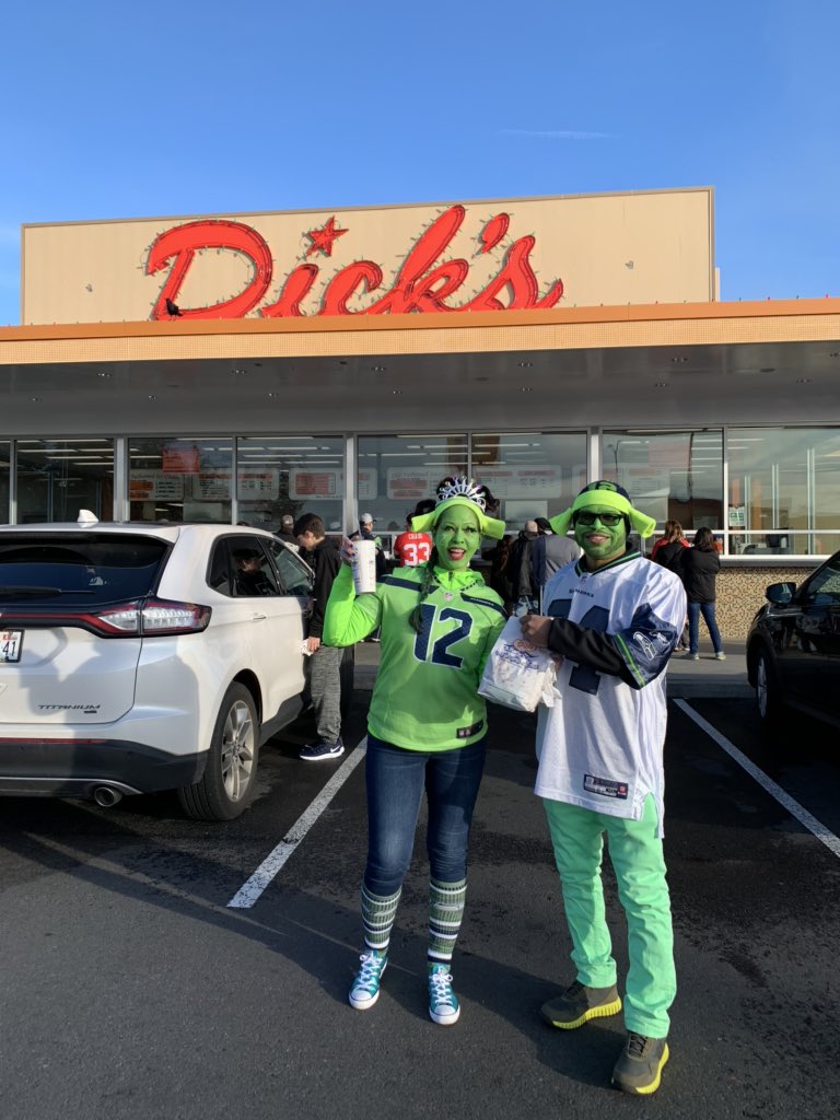 ChristyRenee's tweet photo. Stopping for a snack enroute to the game #gohawks #SFvsSEA #twelfie #seahawks #ogres #12s @12s @DicksDriveIns @Seahawks #fiona #shrek #ogresarelikeonions @KING5Seattle #actionboss #merrynewyear #beastmode #skittles #justheresoidontgetfined #cheesefry https://t.co/GtnuYIoK0e