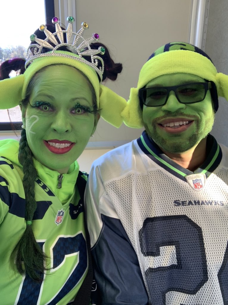 ChristyRenee's tweet photo. Stopping for a snack enroute to the game #gohawks #SFvsSEA #twelfie #seahawks #ogres #12s @12s @DicksDriveIns @Seahawks #fiona #shrek #ogresarelikeonions @KING5Seattle #actionboss #merrynewyear #beastmode #skittles #justheresoidontgetfined #cheesefry https://t.co/GtnuYIoK0e