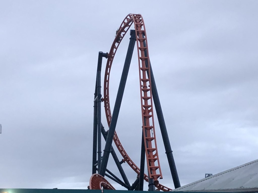 BuckeyeCoaster's tweet photo. In-Person #IceBreaker Construction 🚧 Update (12/29): It looks like there is only a few more pieces of track to be installed until the circuit is complete. @SeaWorld Orlando #SWO2020 #SeaworldOrlando #BreaktheIce #SWOIceBreaker https://t.co/o75682ZPri