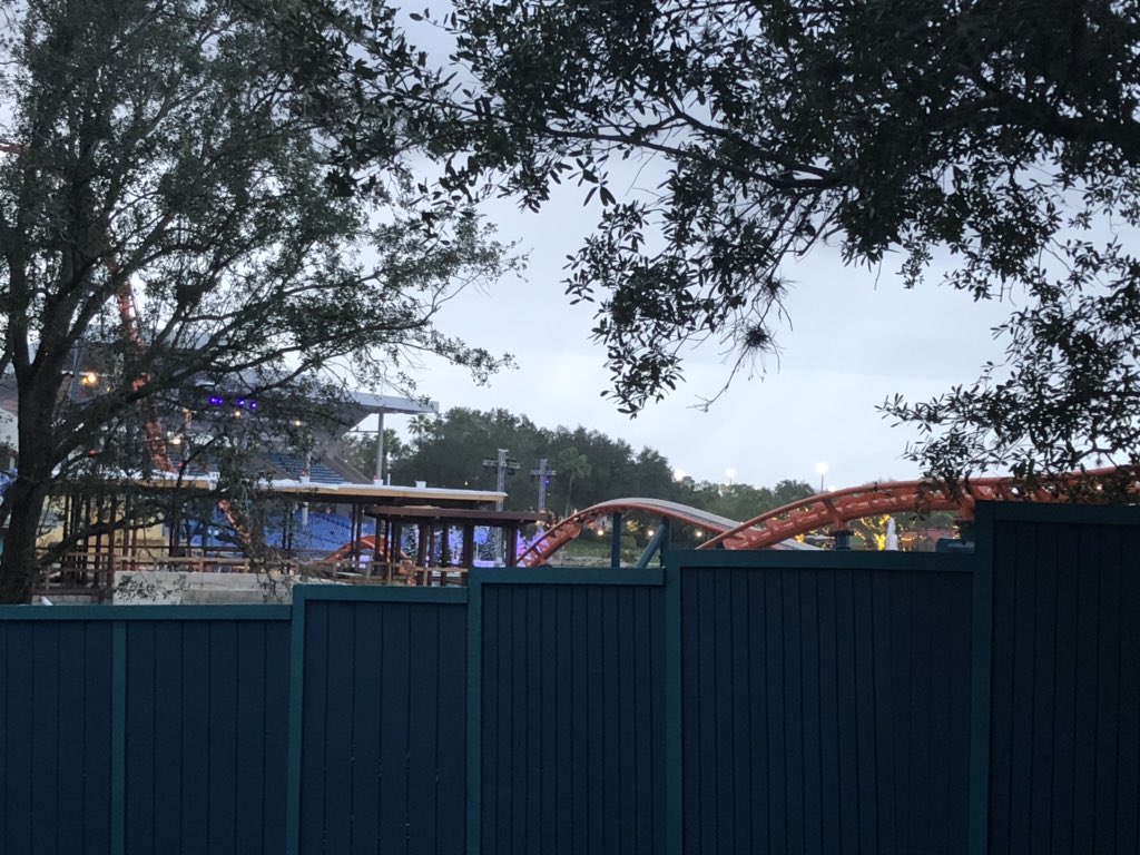 BuckeyeCoaster's tweet photo. In-Person #IceBreaker Construction 🚧 Update (12/29): It looks like there is only a few more pieces of track to be installed until the circuit is complete. @SeaWorld Orlando #SWO2020 #SeaworldOrlando #BreaktheIce #SWOIceBreaker https://t.co/o75682ZPri