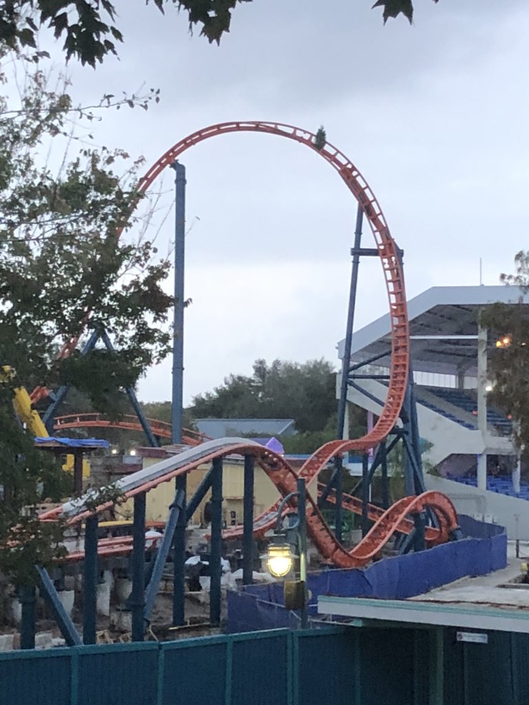 BuckeyeCoaster's tweet photo. In-Person #IceBreaker Construction 🚧 Update (12/29): It looks like there is only a few more pieces of track to be installed until the circuit is complete. @SeaWorld Orlando #SWO2020 #SeaworldOrlando #BreaktheIce #SWOIceBreaker https://t.co/o75682ZPri