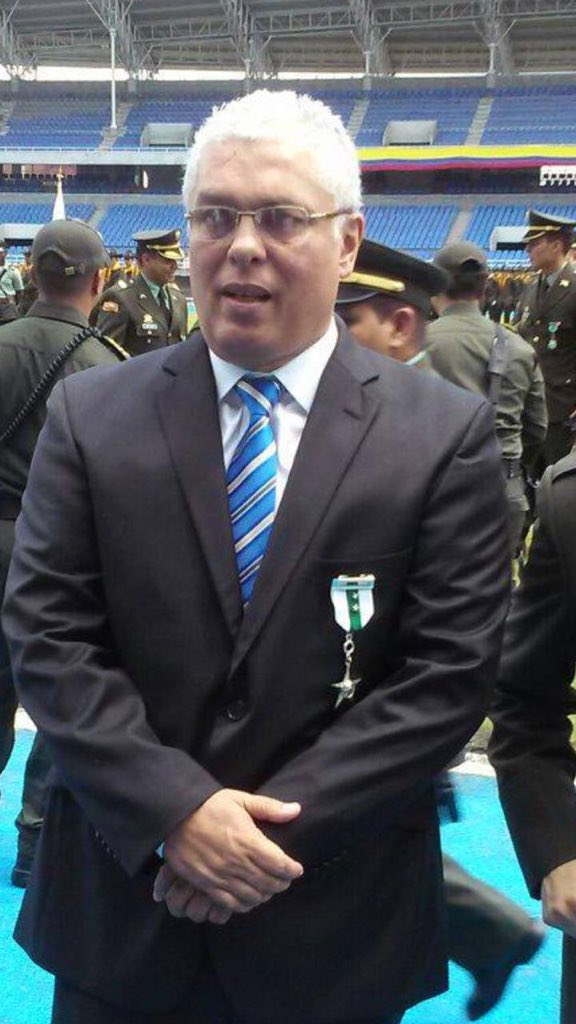 AlexLopezMaya's tweet photo. Condenamos y rechazamos el asesinato del Dr ALCIBIADES LIBREROS VARELA, fiscal especializado de Cali afiliado al sindicato de @Asonal_Judicial hechos ocurridos hoy 29 de Diciembre. Había sido condecorado cómo el mejor fiscal de Colombia. Solidaridad con su Flia y la Rama judicial https://t.co/HcJbgVNaCh