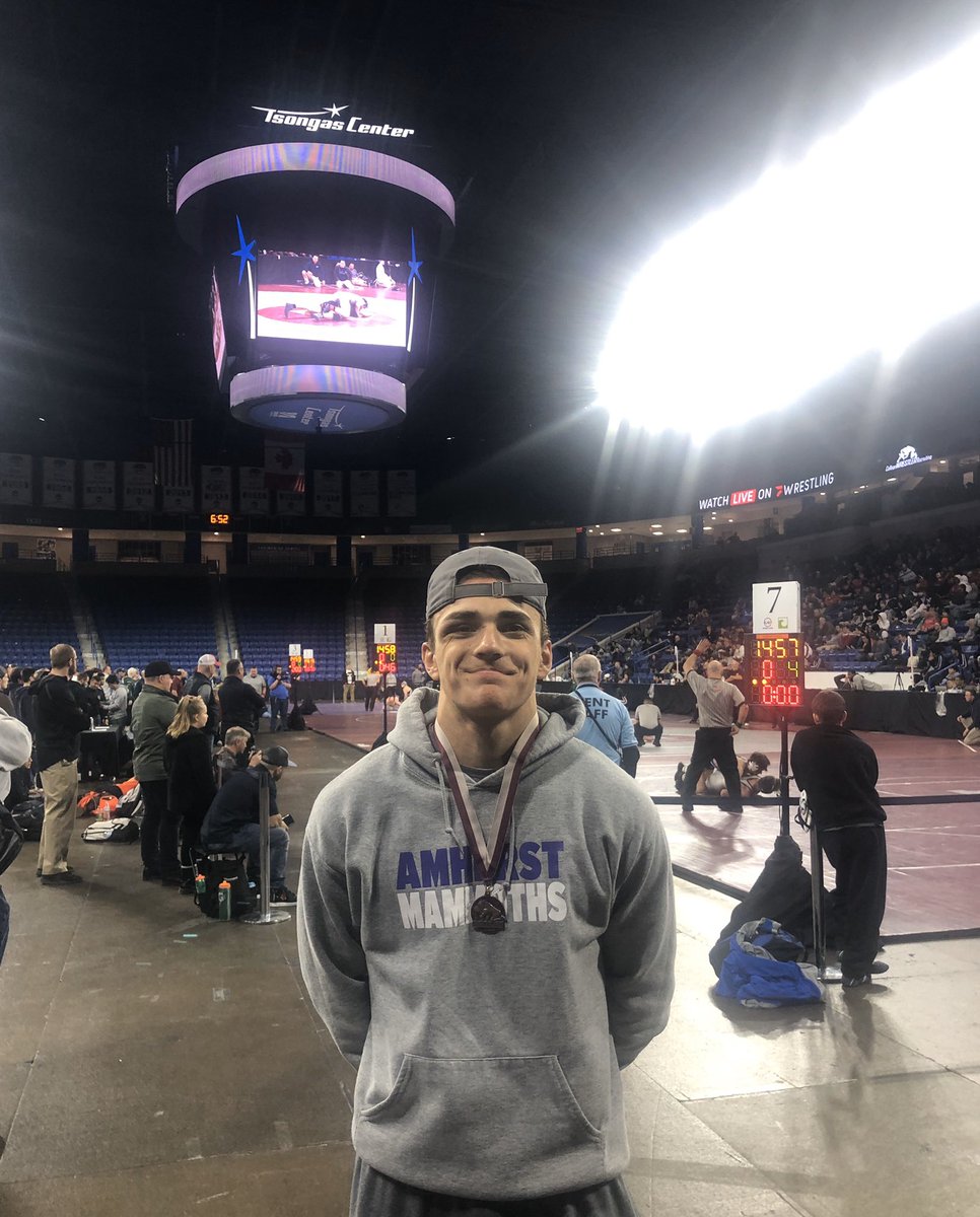 camevanjones1's tweet photo. Great weekend competing against some great wrestlers from across New England. Proud to come out with a medal and some battle scars 👀 @WaylandWrestlin https://t.co/TD1ZGTqiir
