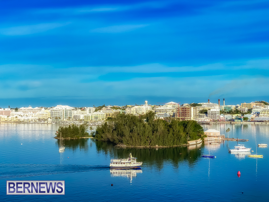 bernewsdotcom's tweet photo. The ferry Corona heads by White's Island as the sun rises on another beautiful day.
#Bermuda #ForeverBermuda #BermudaFerry https://t.co/dnxY3p32QF