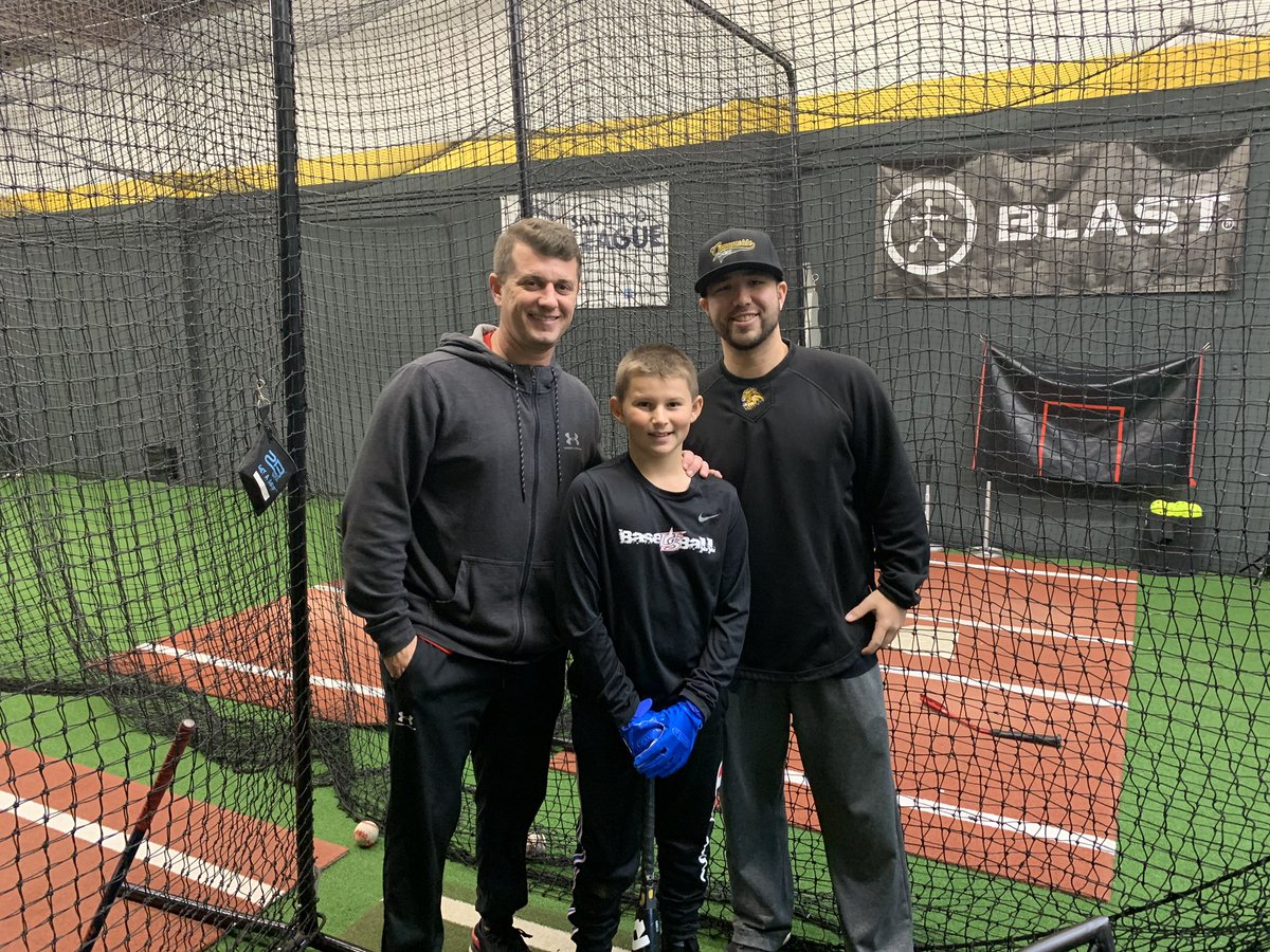 PrestonBSBL's tweet image. Great annual #HittingLesson with @DavidRing4.  Great to finally also meet @nathan_russell8 for some valuable input.  #YouthBaseball #TravelBaseball #Baseball #SanDiego @Padres #12U #Offseason #Padres #SD @PerfectGameUSA @USSSABSBL #MLB #CageRat #GYMR #BSBL