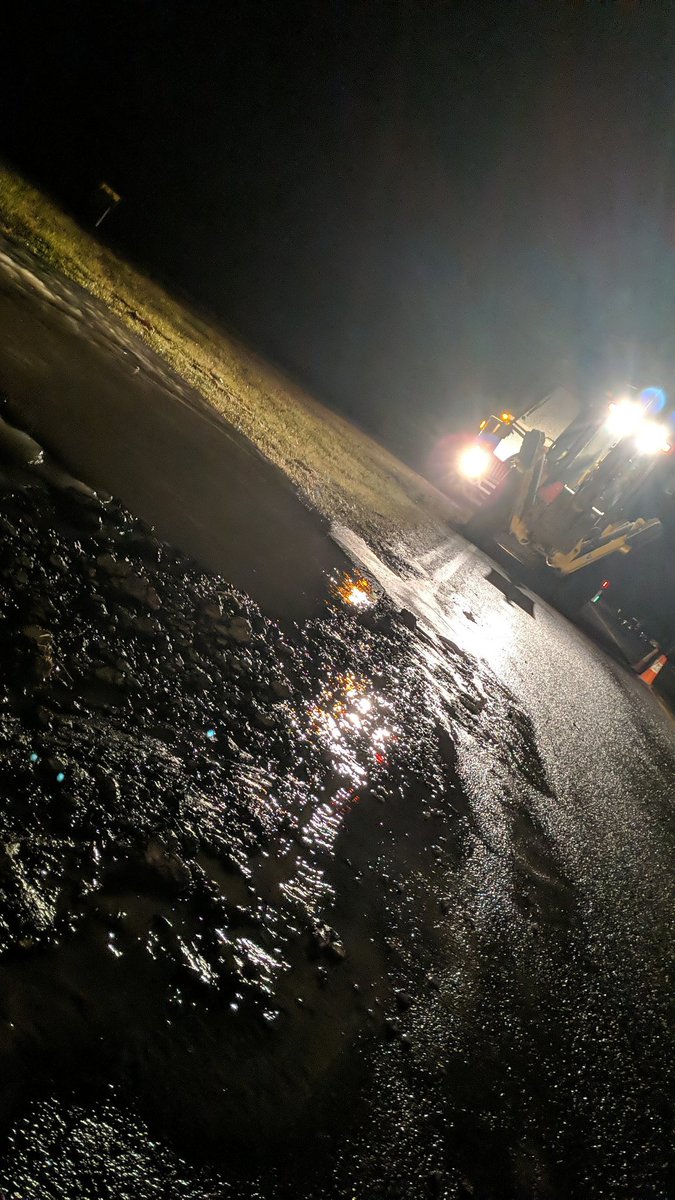 Enditrio's tweet photo. Not the sticks I was planning on running tonight but it's all fun if you keep positive. #overtime #emergency #idigholes #whyamihashtagging https://t.co/FDeTDU4v27