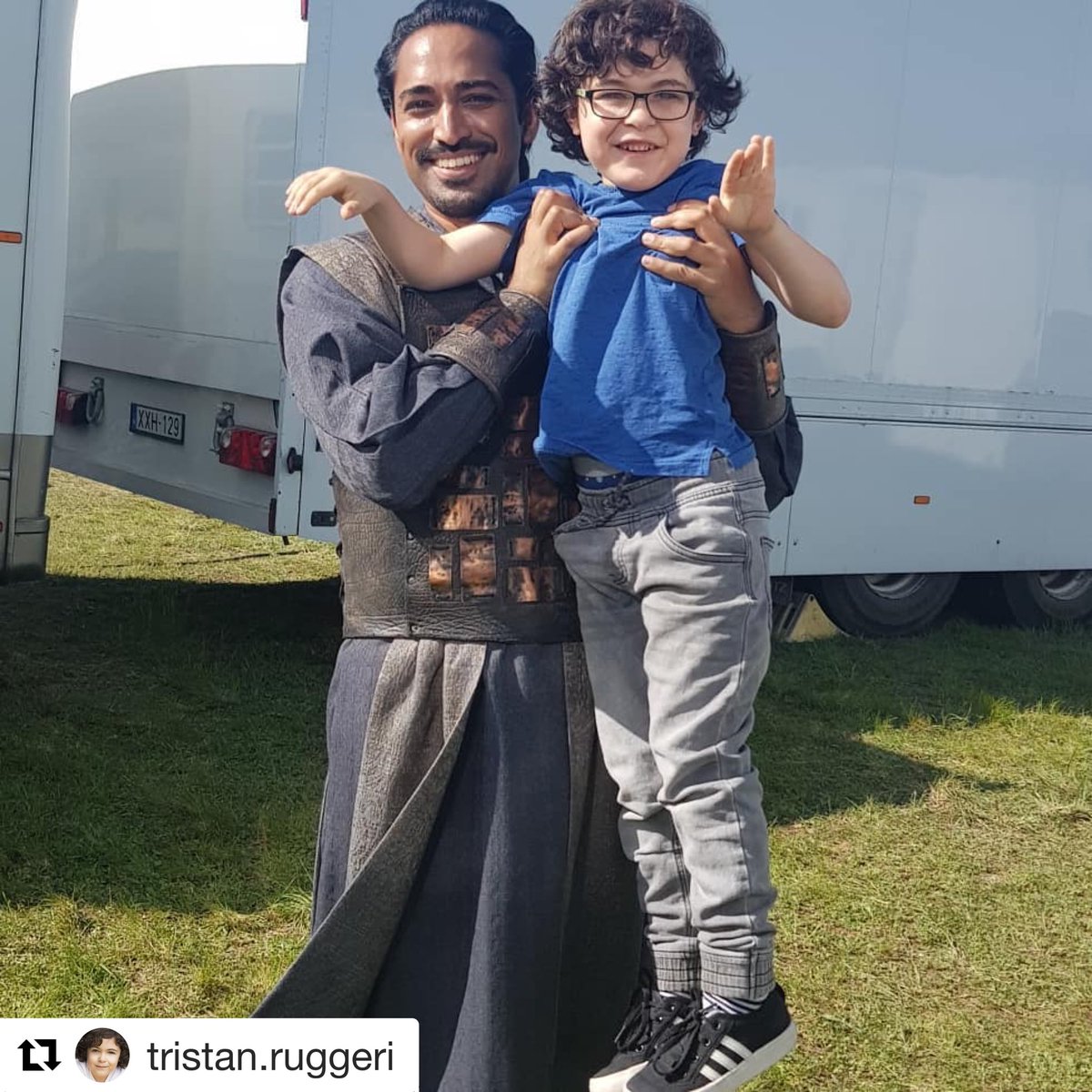 This white wolf pup has nothing to be afraid of with a pal like Vilgefortz! Stop being so adorable, you two! <a href="/MaheshJadu/">Mahesh Jadu</a> and #TristanRuggeri 🥰
・・・
If you mess with me, I'll tell my mate #vilgefortz and believe me you don't want to  mess with him… 

instagram.com/p/B6rKreeB020/…