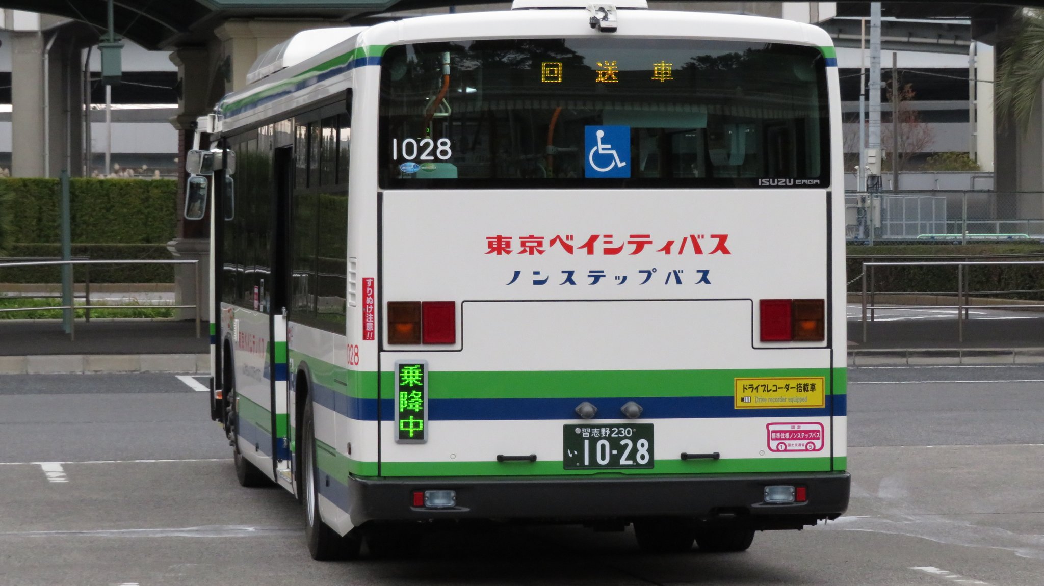 Twitter 上的 Vitamintecno ディズニーランドにて 東京ベイシティバスの新車のエルガ 1028 習志野230い1028 ワイドドア Q尺 Edss付き テールランプled仕様です T Co Yjfzqueuqb Twitter