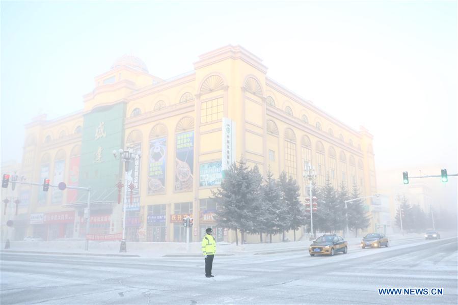 ChinaDaily's tweet photo. Ice fog may appear when temperature in Mohe, the "north pole" of China, plummets below minus 40 degrees Celsius in winter mornings. To ensure traffic safety, Mohe traffic police have to work outdoors in extremely cold weather during rush hour every day. Thank you! #EverydayHero https://t.co/ve1b8rvL6W