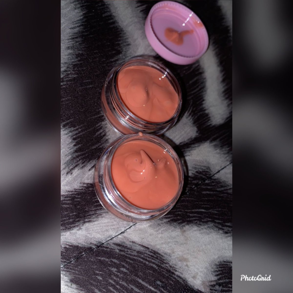 LipsByMarie1's tweet photo. 🚨GLOSS ALERT 🚨 Peaches Is Now Available On Website In $2 Jars &amp; $7 Tubes
.
. 
#LipsByMarie #Lips #Cosmetics #Glitter  #YoungEntrepreneur #GirlBoss #Lipgloss #Cosmetic #Beauty #SmallBusinesses #SupportBlackBusinesses #BlackBusinesses #blackbusiness #cute #gloss https://t.co/RnEoVAvGVp
