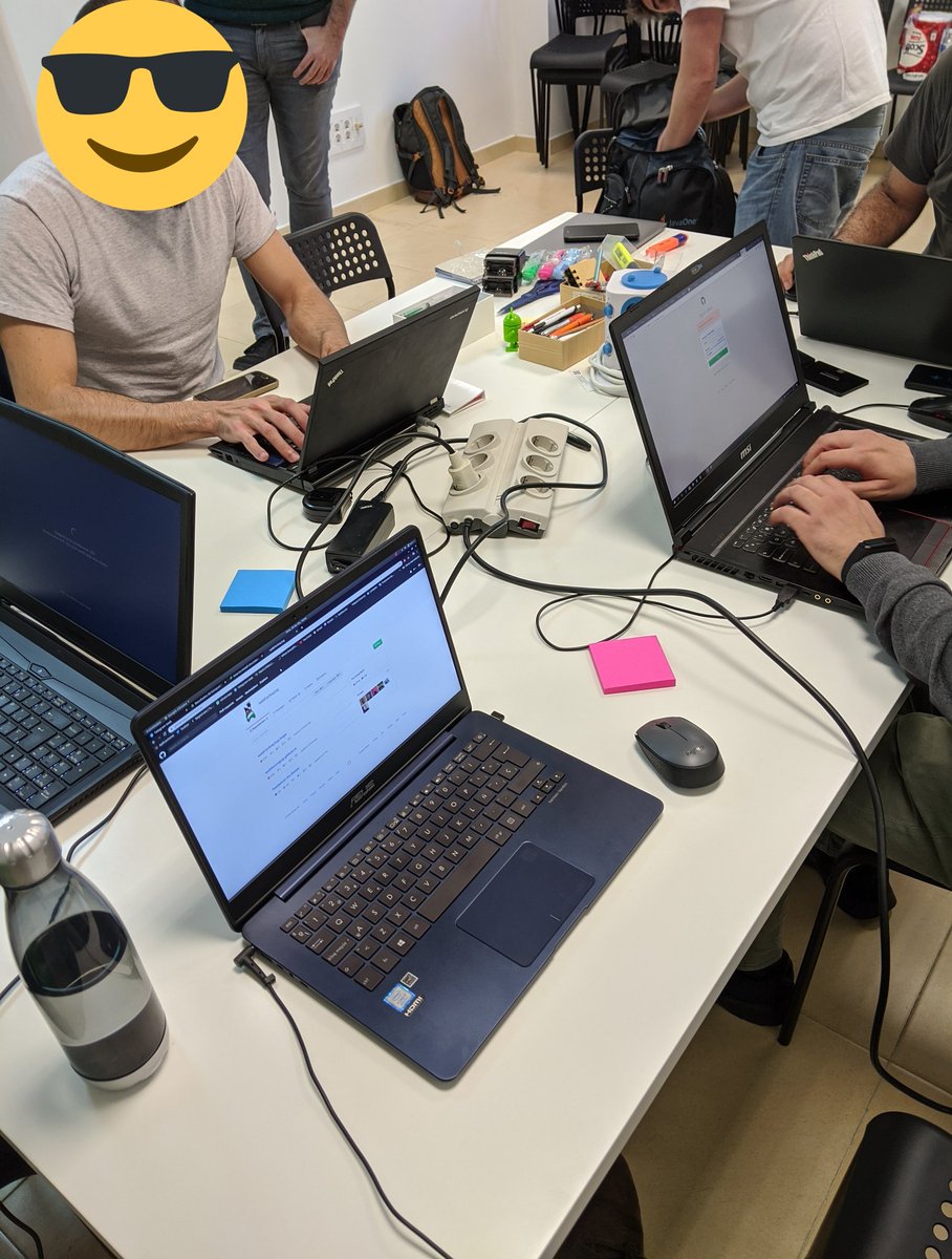 Mapinher's tweet photo. Estrenando #ElBanquito hoy con un poco de colaboración @SVQJUG #SVQTech 🤘🏻 https://t.co/RSpsfnBh0u