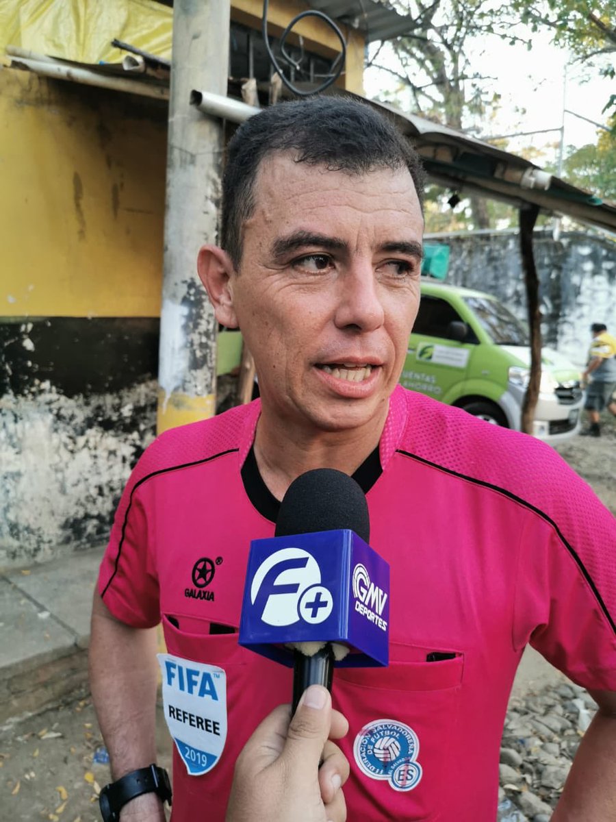 FanaticosGMV's tweet photo. 🏟 El árbitro mundialista Joel Aguilar Chicas anunció que hoy pitó su última final en la victoria @cd_platense 3-2 #RacingJr.
-
Aseguró que le queda poco más de un año para cerrar su carrera como árbitro profesional.
Vía. @miltonaparicio https://t.co/Fm9s7XgTBs