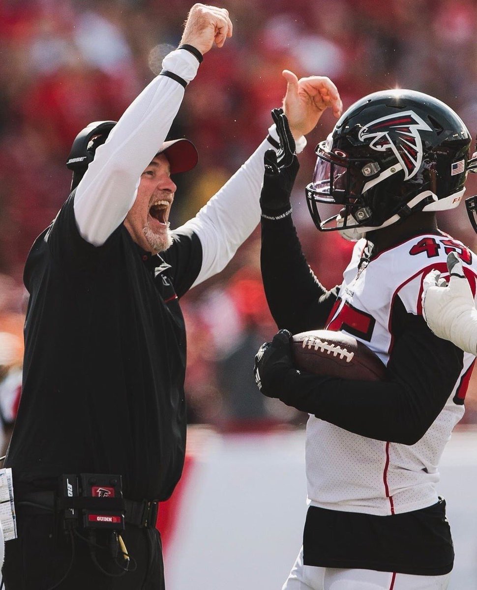 FindingJbee's tweet image. This makes my heart smile!! @debo did that!!!! Love my dirty birds @AtlantaFalcons  #RiseUp #InBrotherhood