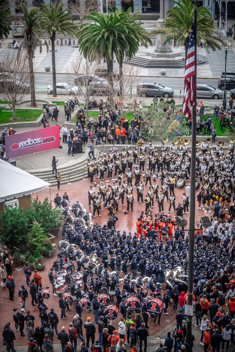 IlliniFootball's tweet photo. #Illini Nation is fired up for the @RedboxBowl! 🔶🔷 https://t.co/XrGEjyT3bP