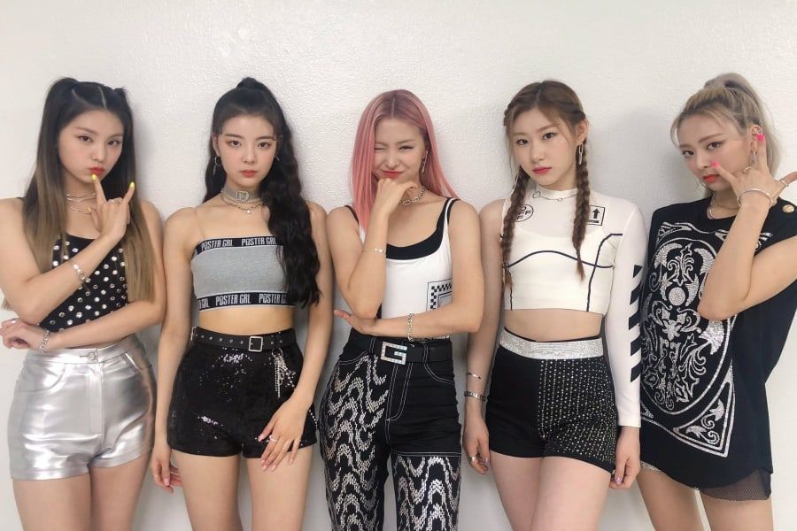 ItzyncO's tweet photo. ยท ๅ., * ๐๐๐ ๐๐ ๐๐ ! โ๏ธ
โบ 2O19/12/29 โน
#GIRLSDAYDEBUT #NLFGSD
Ya llegamos para apoyar a las chicas hoy en su debut, les deseamos lo mejor esta noche! ยกEstamos ansiosas por el show!๐ https://t.co/Z9OZNN4xHu