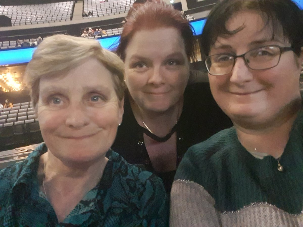 shuz1980's tweet photo. Had a great night @TheSteamiePlay @thehydro amazing as always. Also saw that the dolls have a new show coming soon, cant wait for that. Keep it up ladies xx
@Louise5131 @The_Dollsshow @GayleTelfer https://t.co/65h5zse8JI