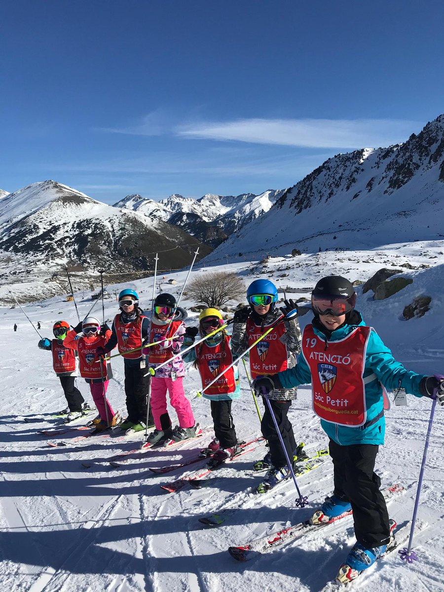 CEB_Berga's tweet photo. Divendres, primer dia de cursets d’esquí alpí a @porte_puymorens superat!

Ja no ens podíem aguantar les ganes de trepitjar neu! ❄

#skiCEB #ClubEsquíBerguedà #esquí #portepuymorens #paysdelaneige #skiing #skiingislife #mountainlife https://t.co/qHUEo7OvRs