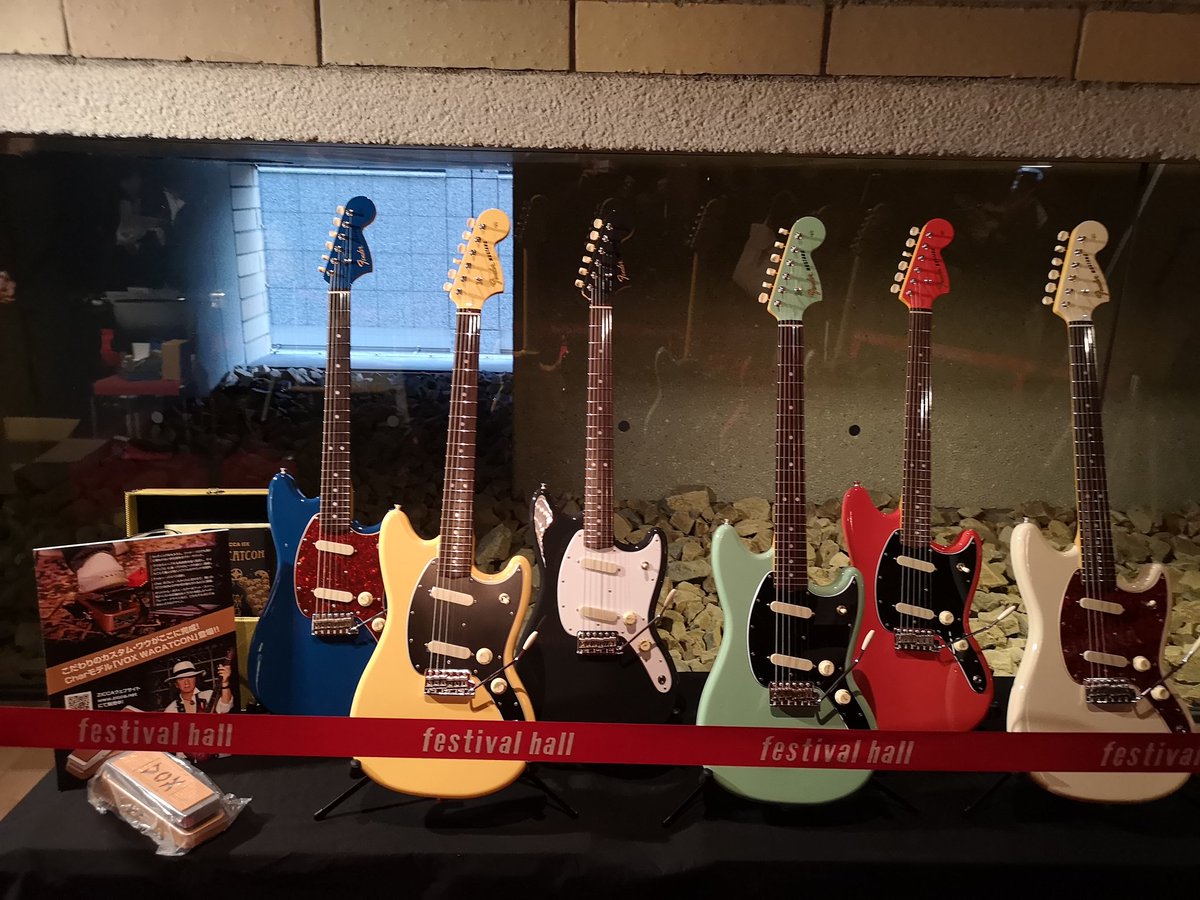 livefans4's tweet photo. 2019/12/28 Char Tour 2019
フェスティバルホール

今年のLIVE締めは、LIVE友に譲っていただいたこれ！
ステージも会場全体アダルトだけど楽し！
Charカッコええ！エアギター多いw
#Char

来年もLIVE行けたらいいな！
一発目はキュウソ！ https://t.co/9jaBaiNXM4