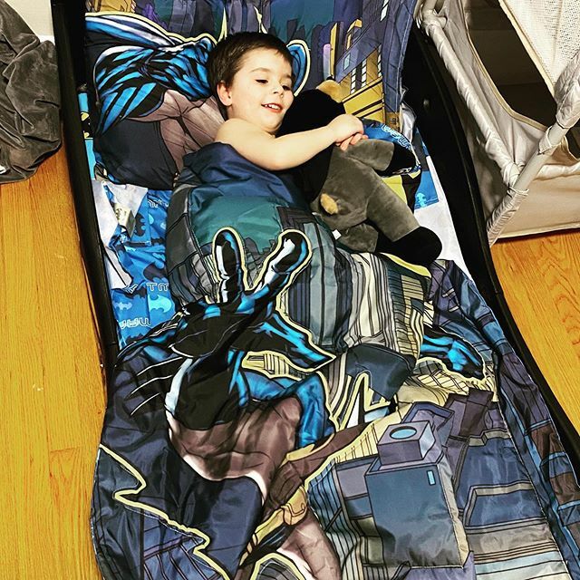 MichaelLong38's tweet image. Declan couldn’t wait to put his new @batman sheets on his bed. Thanks @nattiegator ift.tt/2Sz38pz