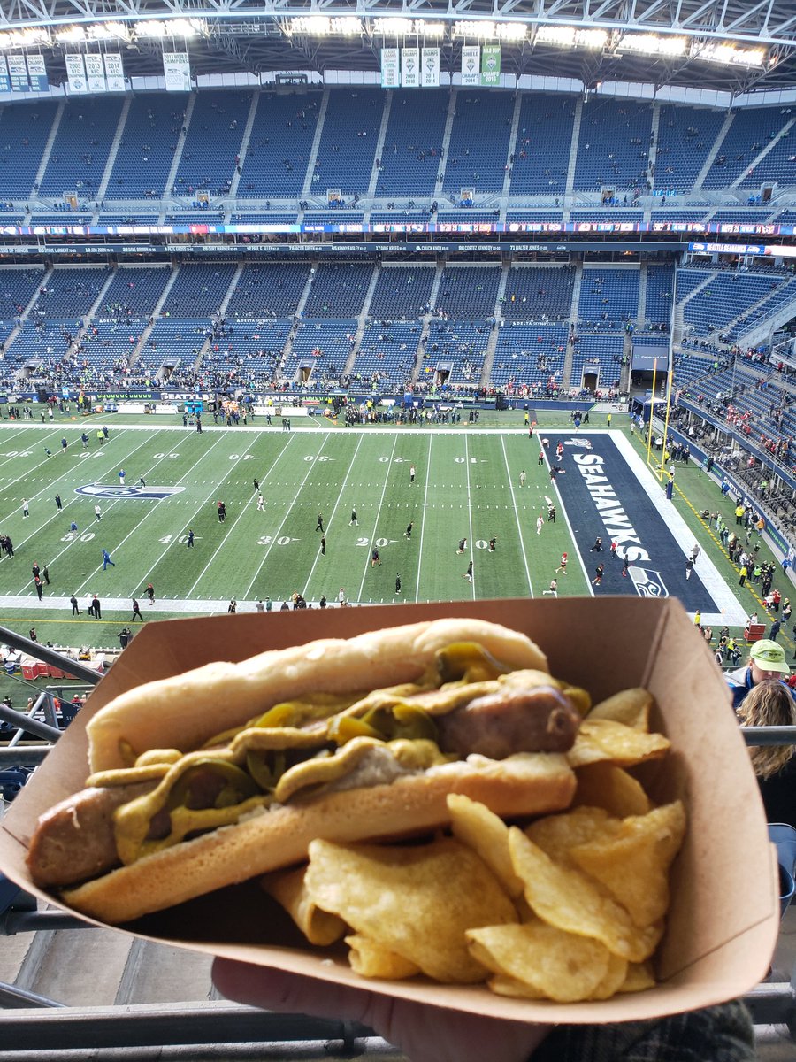 poorjavier's tweet photo. @UlisSausage @MensRoomLive
Go Seahawks! #BoatMeat #BecauseItsStillYummy #MensRoomSausage https://t.co/w7o6OGjZRO