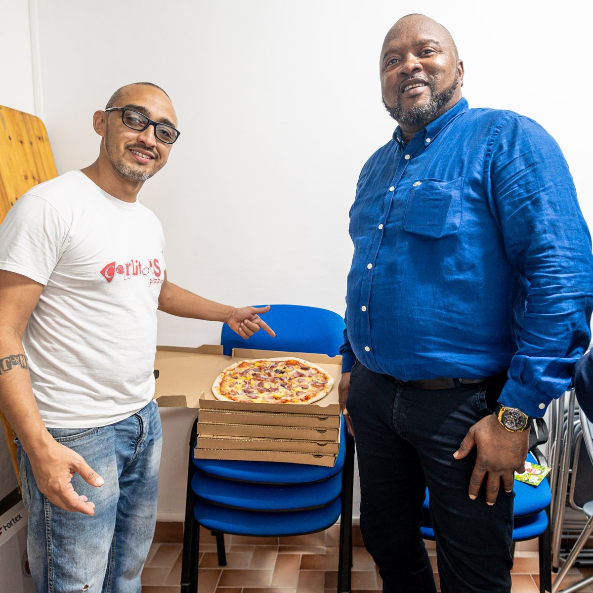 🍕Une GGE s'il vous plait?🍕
Nous remercions et félicitons le chef Carlito's pizza pour cette pizza sucrée salée au nom de Gosier Générations Engagées
"Elle est délicieuse, originale et les saveurs correspondent à GGE" Miam Miam 😁👍
#OlivierKancel