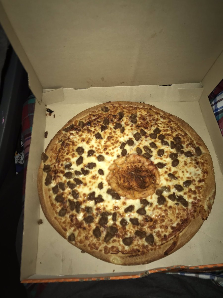 18johnni's tweet photo. @littlecaesars I ordered a extra most bestest sausage pizza. I don’t remember ordering it with a crust tumor in the center! 😤 🤦🏼‍♂️ https://t.co/AByhWDIDpj