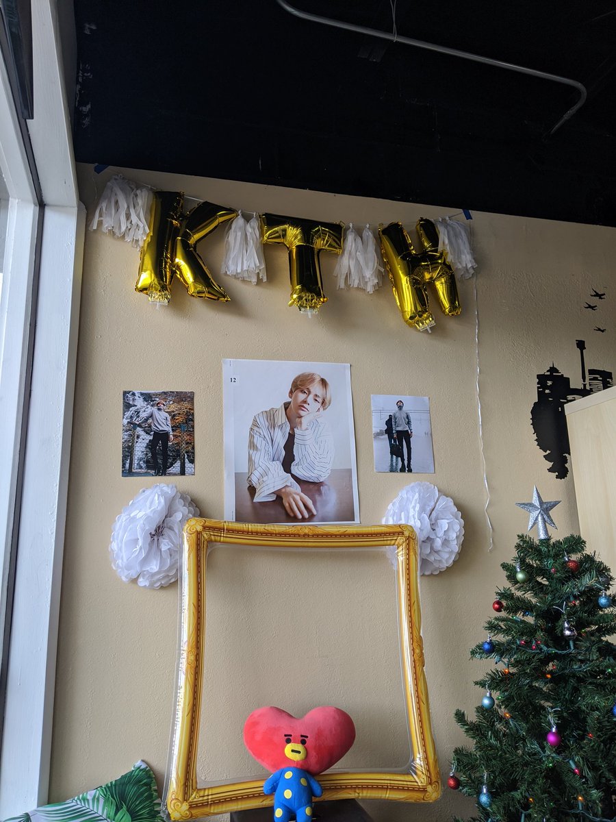 savstwt's tweet photo. Had so much fun at the tae cupsleeve events today ๐ฅบ #beautifulstorykth #vantaebnORL @ggukgalore @vanteshops @motstae @95withlove https://t.co/UxrA4a2MP4