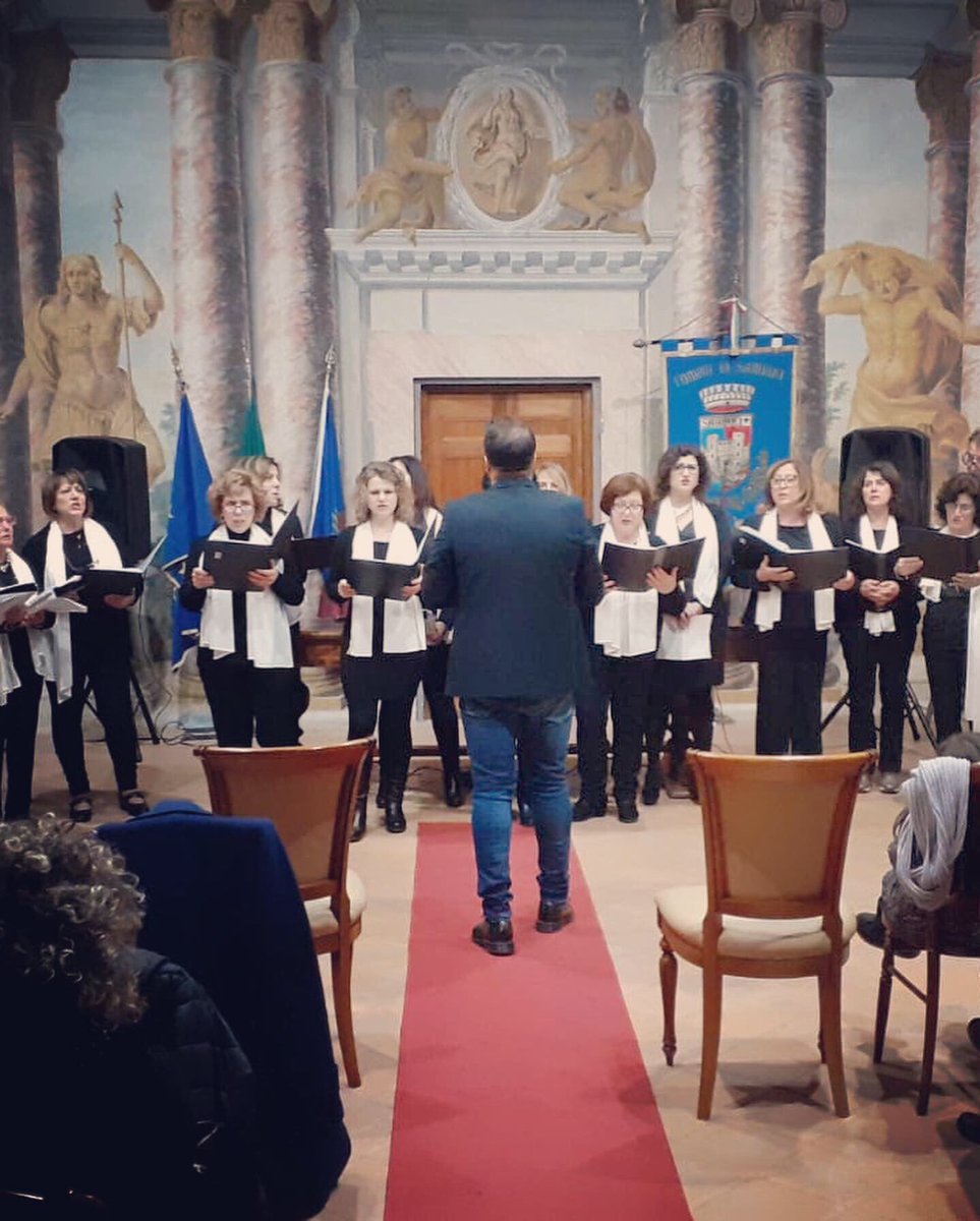zazandrea's tweet photo. Concerto di Natale. 🎙🎶💫 #musica #coro #musicasacra #feste #natale #sambuci #astrodelciel #tuscendidallestelle #adestefideles #concertodinatale https://t.co/vXjwLlxtQY