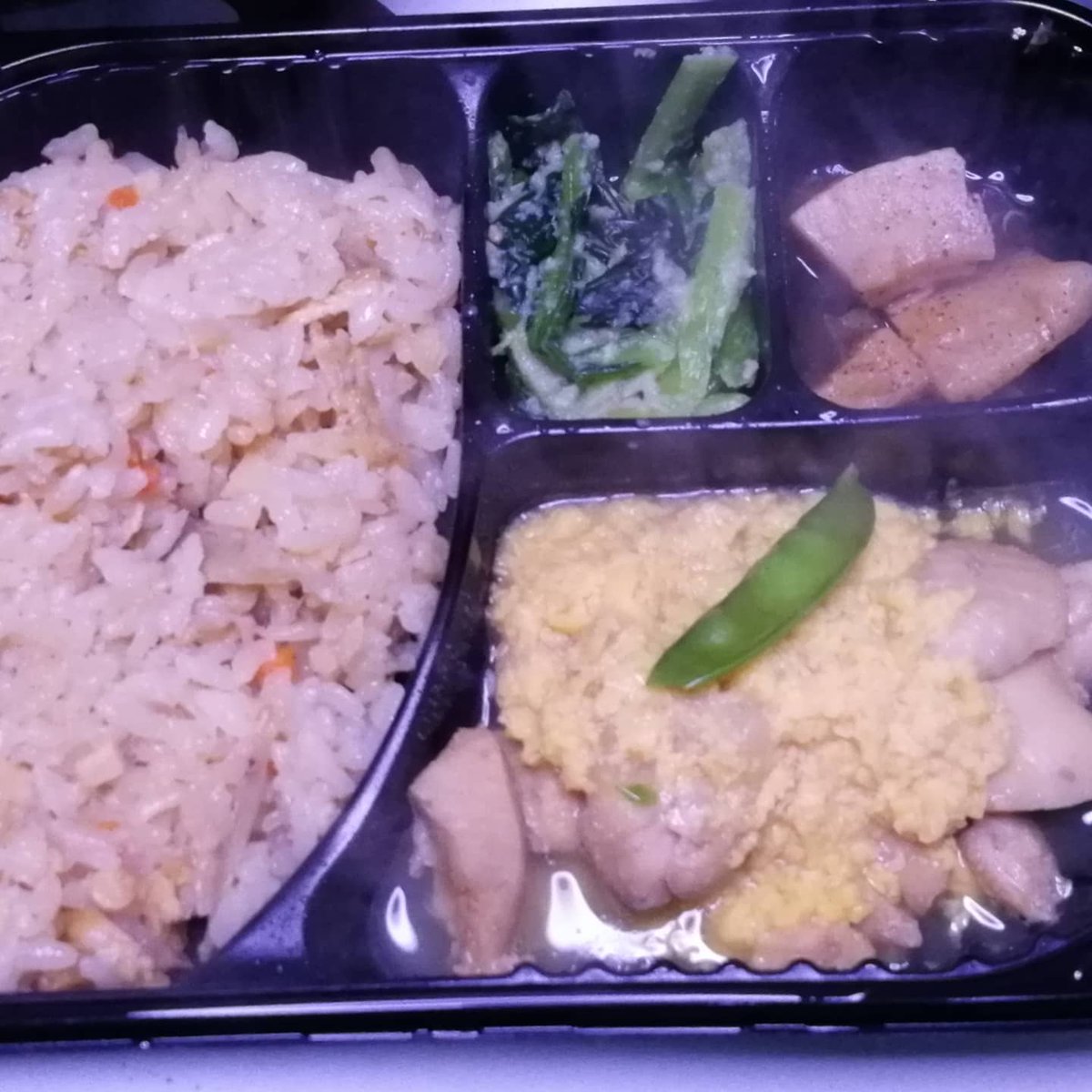 村野達郎 On Twitter イオントップバリュのもう1つのご飯付き冷凍弁当 炊き込みごはんと鶏肉の卵とじ風邪薬 263kcal P17 3g 大根キャベツサラダ 卵2個いり味噌汁を食べました 一段と寒い朝だねー まいうーホットに イオン トップバリュ 冷凍弁当