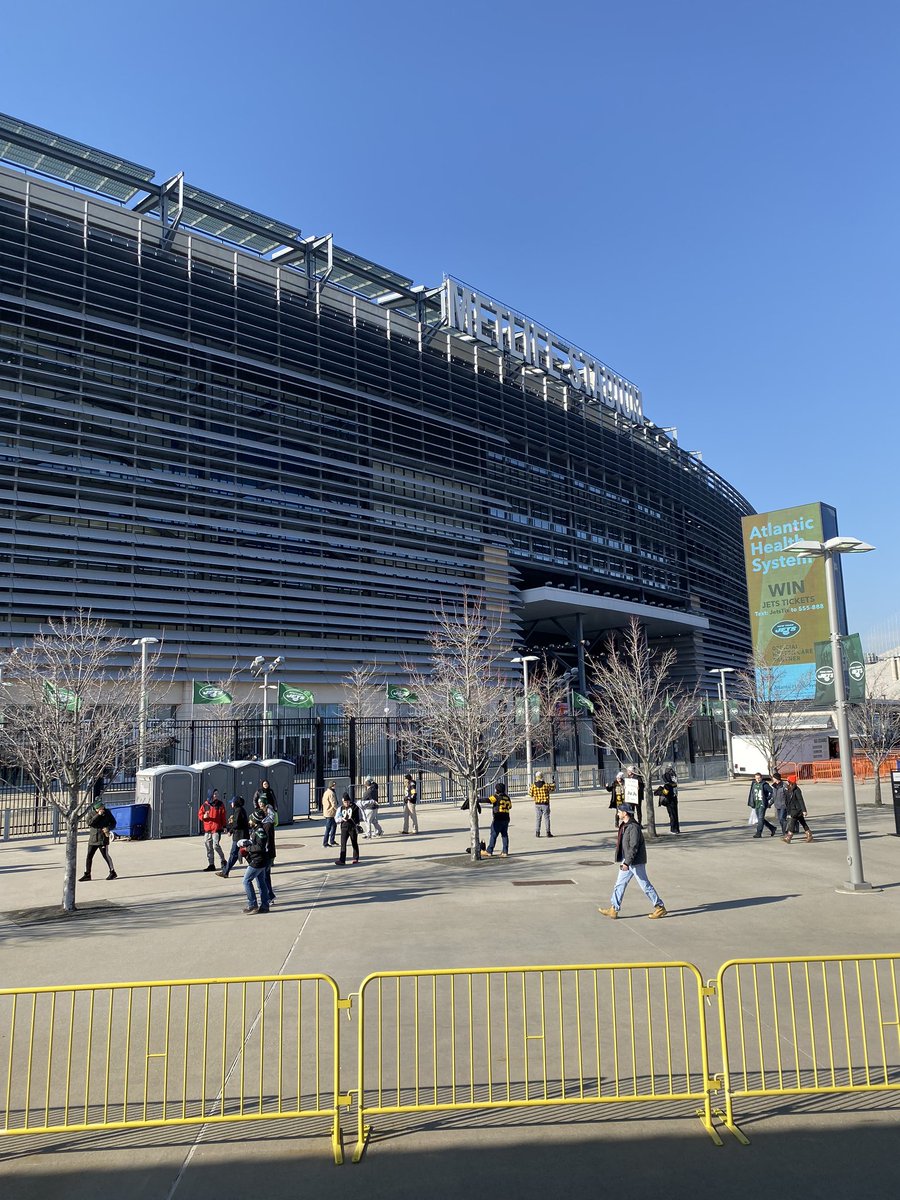 JoeyMagidson's tweet photo. First time watching a Jet game at MetLife (and only the second football game I’ve ever been to live). Wins both times, so maybe I’m what Gang Green is missing? @nyjets #Jets #jetgame #jetsgame #GangGreen @MetLifeStadium https://t.co/Lb624oQp2Y