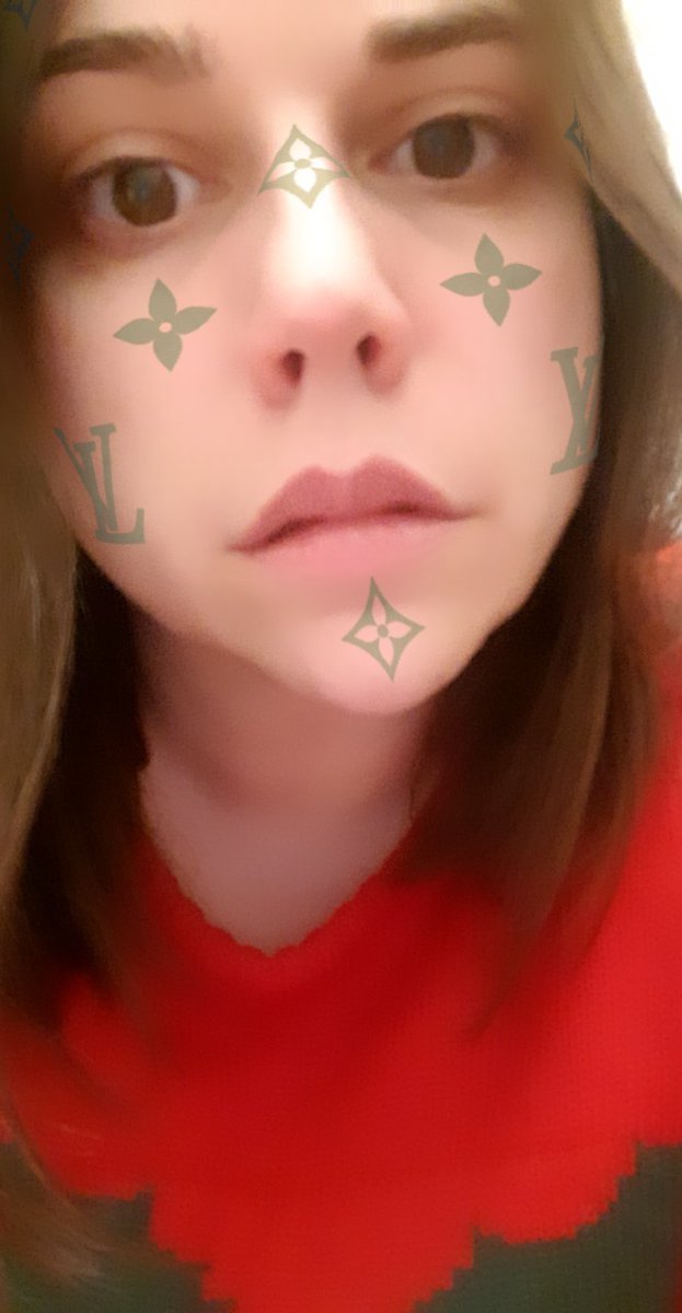 hellymoo's tweet image. There is a HORRENDOUS Louis Vuitton filter on FB. It looks like the year I spent with intermittent idiopathic angioedema 😂😂
#troutpout
