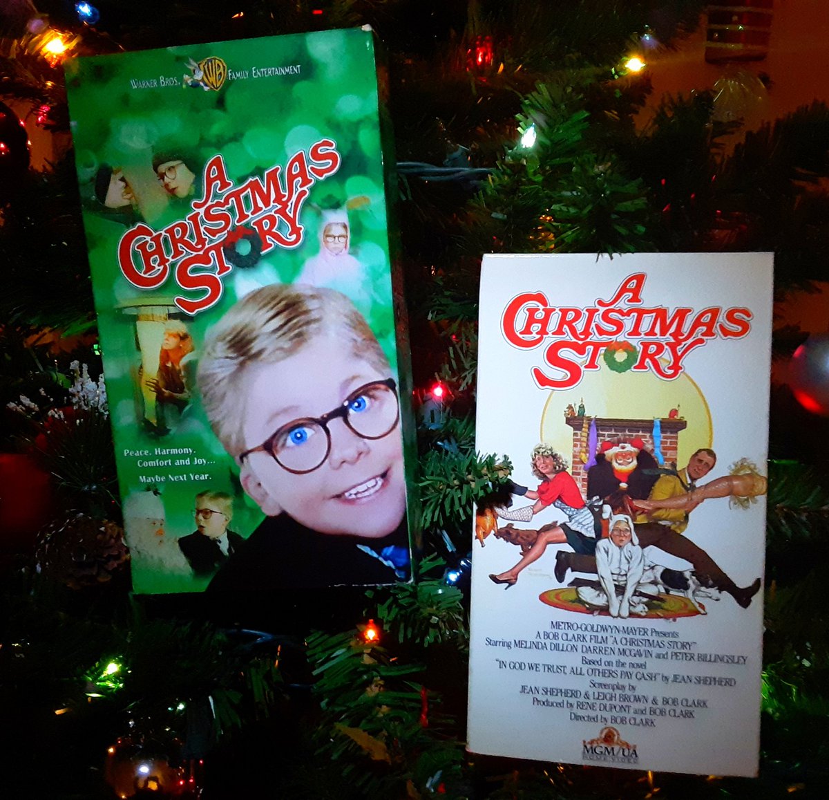 VhsZone's tweet photo. Merry Christmas, everyone, and don't shoot your eye out! #vhs #videotape #Christmas https://t.co/06gFRrDXSy