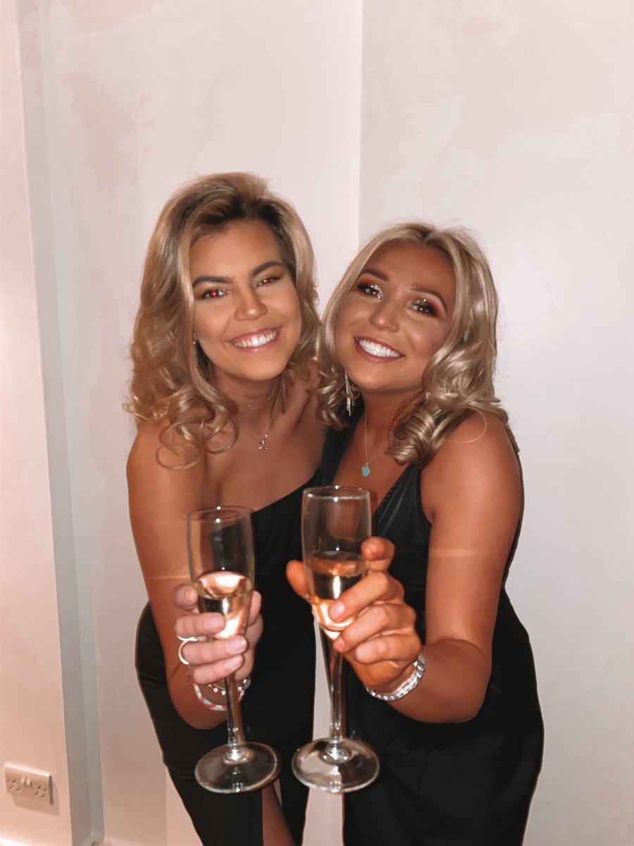 emilycross11_'s tweet photo. Strathclyde Business Ball 2019 #DTGlitterBall https://t.co/F4vncoKbqc
