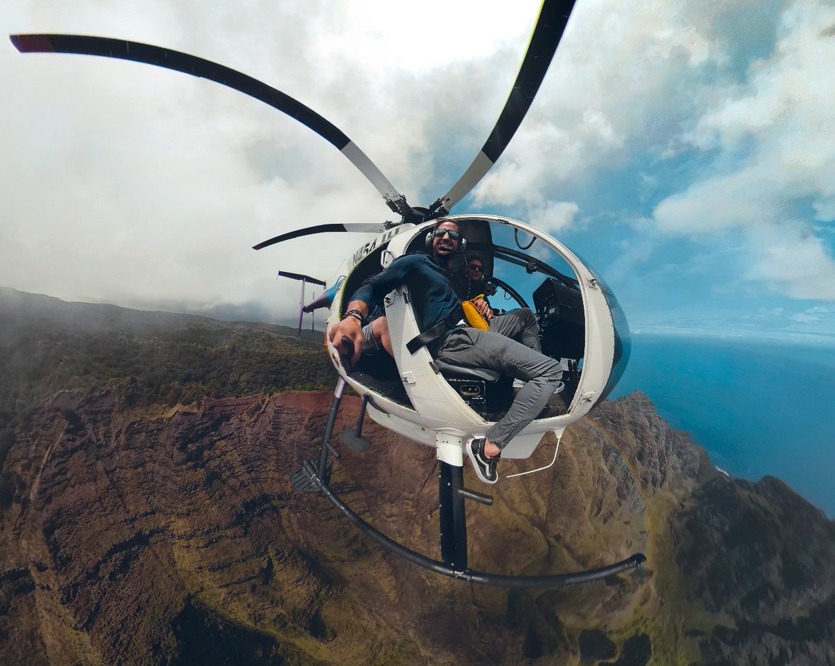 Dans 93h, je vous emmène à Hawaii pendant 7 minutes 🌴 Vous venez ? facebook.com/romainworldtou…