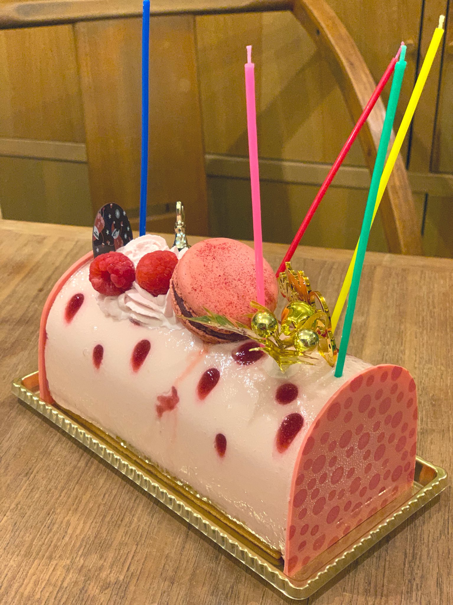 杉浦さやか 大好きなアテスウェイのクリスマスケーキ はじめて食べた 予約してなかったのだけど 開店10分前に並んだら買えちゃった ふわふわのムースケーキ ものすごく美味しい 12月はじめに作ったお菓子の家も バリバリ破壊 T Co