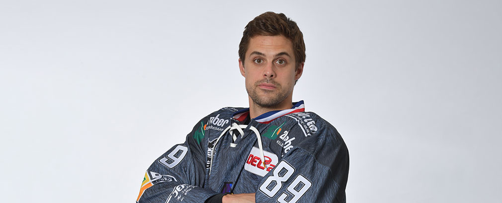 DEL2_News's tweet photo. Mit dem 30-jährigen Luke #Pither verlängert ein weiterer Leistungsträger seinen Vertrag beim @EHC_Freiburg frühzeitig für die nächste Spielzeit 2020/2021.
https://t.co/Z58lB7luu3 #del2 #HerzblutEishockey #frb https://t.co/4ZzUUzSrgG