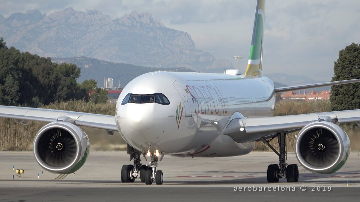 miketheavgeek's tweet photo. Click en link -> https://t.co/GFSk2warKH El primer @Airbus A330 NEO que toma en @AeropuertoBCN de la mano de @FlyAirSenegal, la nueva aerolínea de El Prat! 

#avgeek #flyairsenegal #barcelonaairport #A330NEO #Airbus https://t.co/DNaFjPtQpW