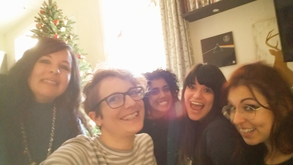 ValeSilingardi's tweet image. Dec 22th: today's theme is #sharedmeal. When a brunch with your friends turns out in an afternoon tea and doesen't stop until a light dinner, it's probably been a great day 😊🍰🍻☕🌮
The most wonderful way to properly celebrate a birthday!
#happyme
#healthyAdventCalendar 🎁🎄🎊