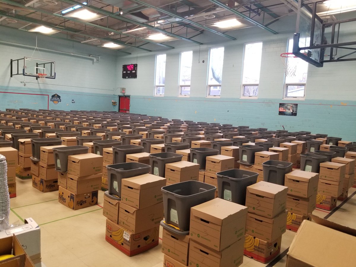 TPSaux11div's tweet photo. #Christmas Hampers all ready @dovercourtkids #Toronto https://t.co/Ii3wxy5gJl