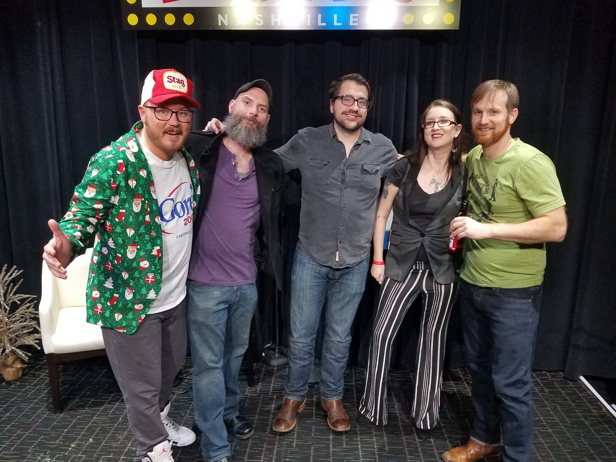 ATaleOfTwoGeeks's tweet image. the geeks met the @wellREDtour .... they were awesome and they introduced us to the musical comedy of @Andiwithaneye as well as @GutterBumpkin better known by some as the butthole mace guy!