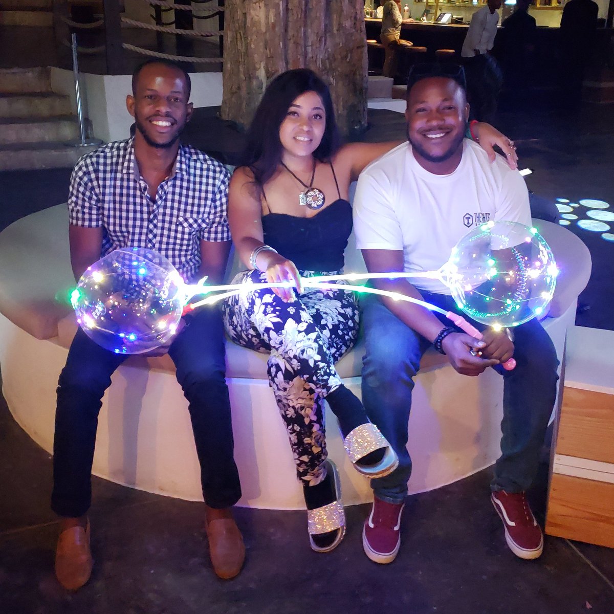 DjQueenDannie's tweet photo. Reposted from @yassscompany @the_lights19 @carl_hansgaetan #djqueenhaiti #YASSSCOMPANY #BOBOBALLOON ๐ https://t.co/WztQhWwNa6