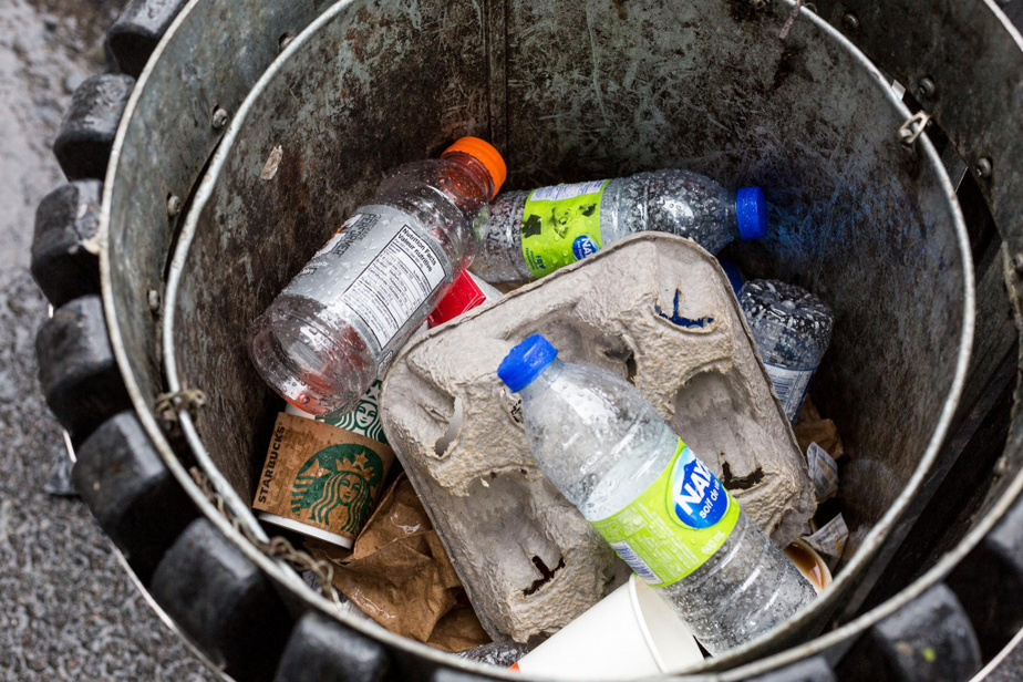 🙌 Québec met en place un réseau de dépôts destinés à récupérer les bouteilles d'eau, de vin et de spiritueux! Une excellente initiative vers la réduction des déchets! 🍷💧♻️ ift.tt/2SjERUc