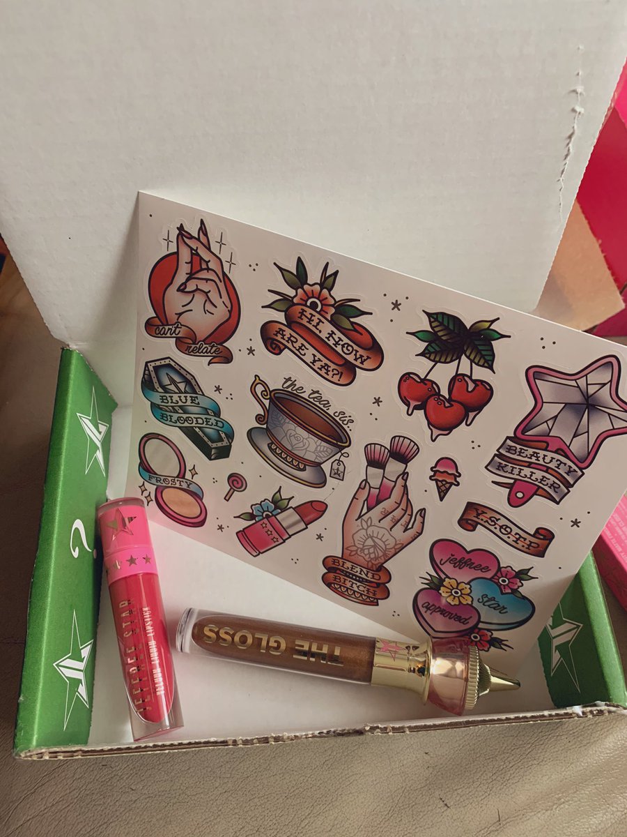 alnturex_fnd's tweet photo. FINALLY GOT MY @JeffreeStar #jeffreestarmysterybox AND I AM SO PUMPED! I LOVE EVERYTHING THAT CAME INSIDE IT!!! 💕💕💕💖💝 #cherrywet #HerGlossiness https://t.co/zJWA7p9oW4