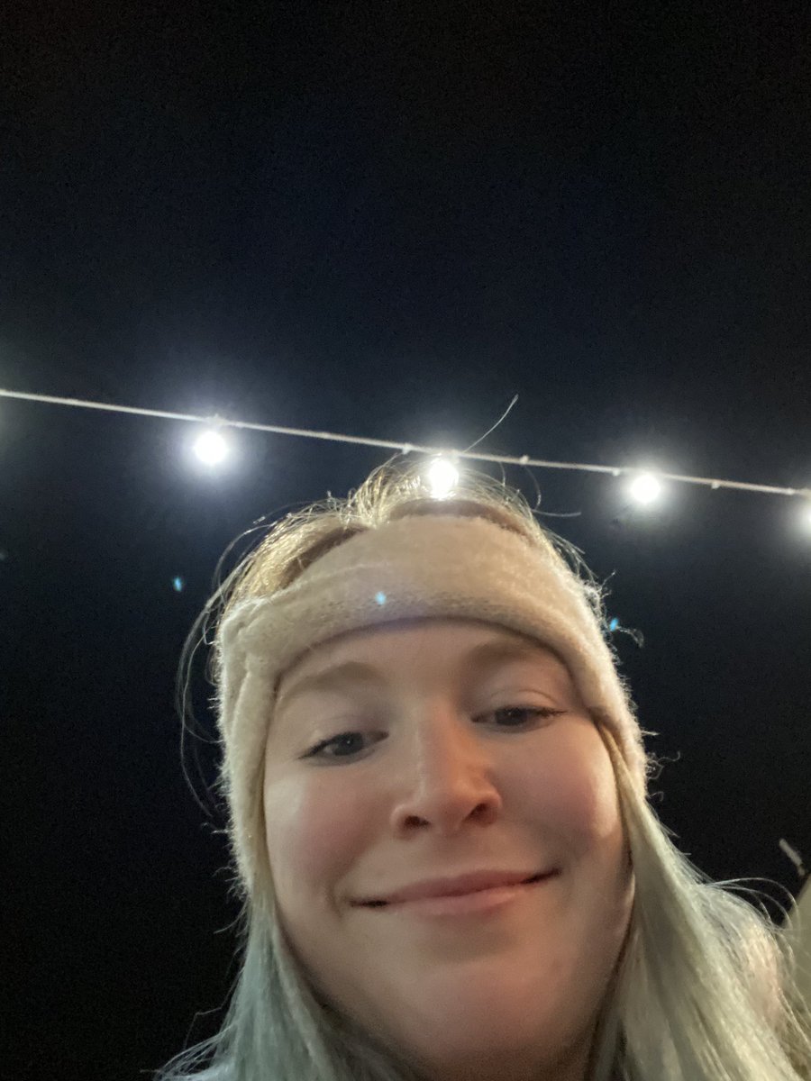 olivia2867's tweet photo. My three moods I feel Ice skating: okay I’m not gonna die, oh crap, and I hate this https://t.co/FGtsEuh3sQ