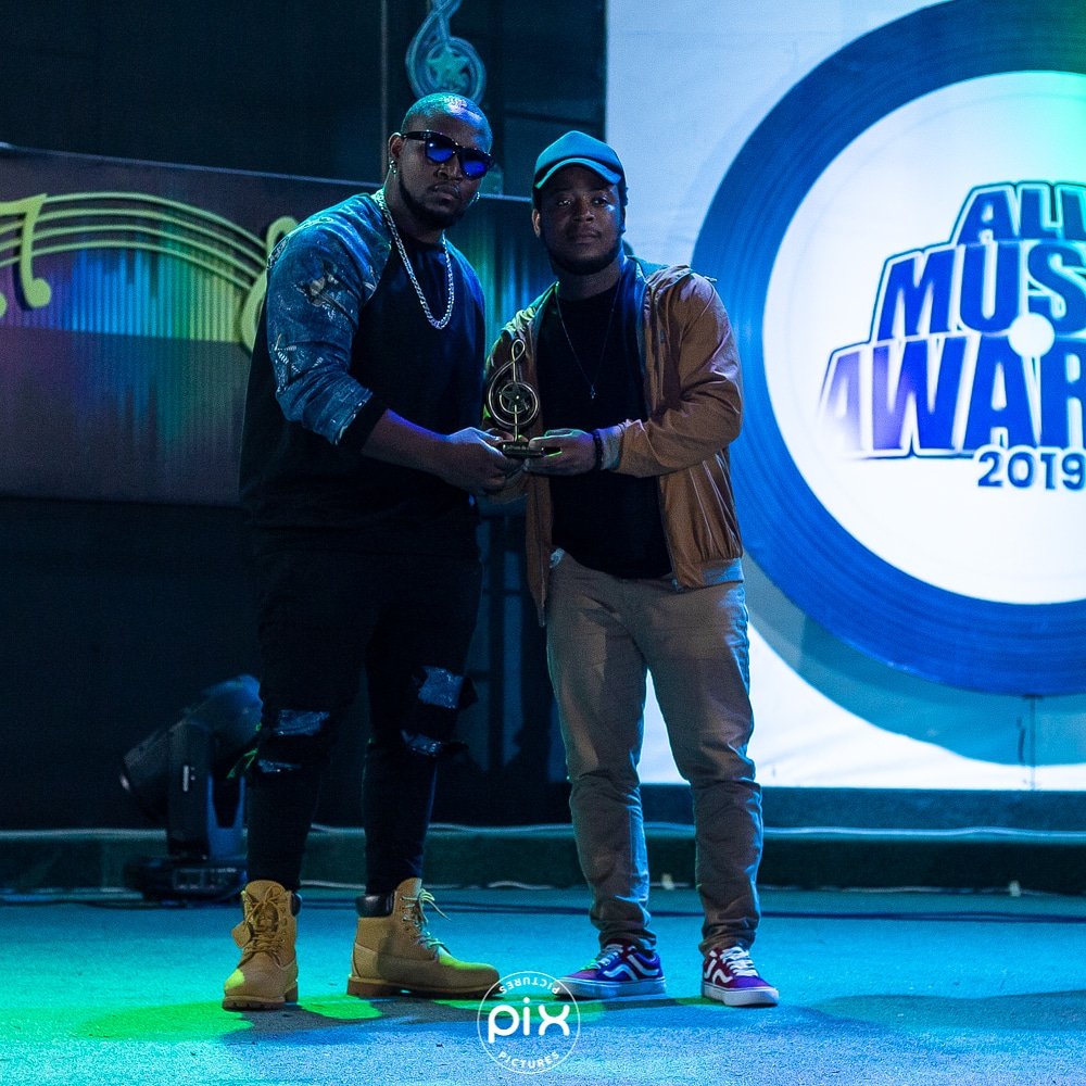 peewiilogoti's tweet photo. 2020 s'annonce bien.
#GLAMATA
#IAMTROPFORT
#MEILLEURALBUM2019 https://t.co/Uef6WXIzFf