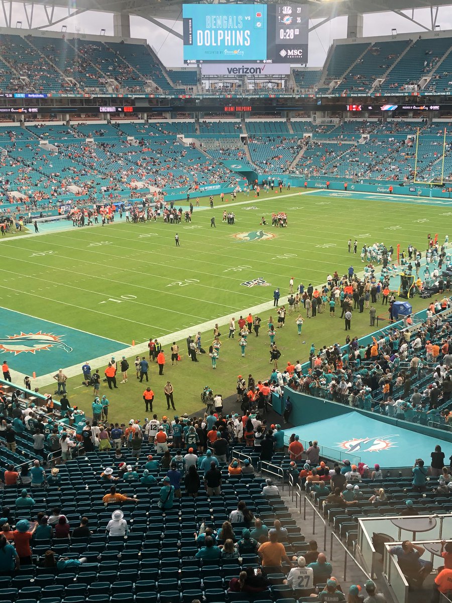 bykevinclark's tweet photo. Big game atmosphere as the Bengals drive to tie. https://t.co/e5HlgCSg9O